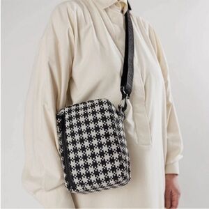 BAGGU Black and White Crossbody Bag